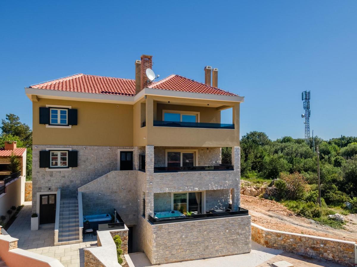 Teona Luxury With Jacuzzi And Garden View *