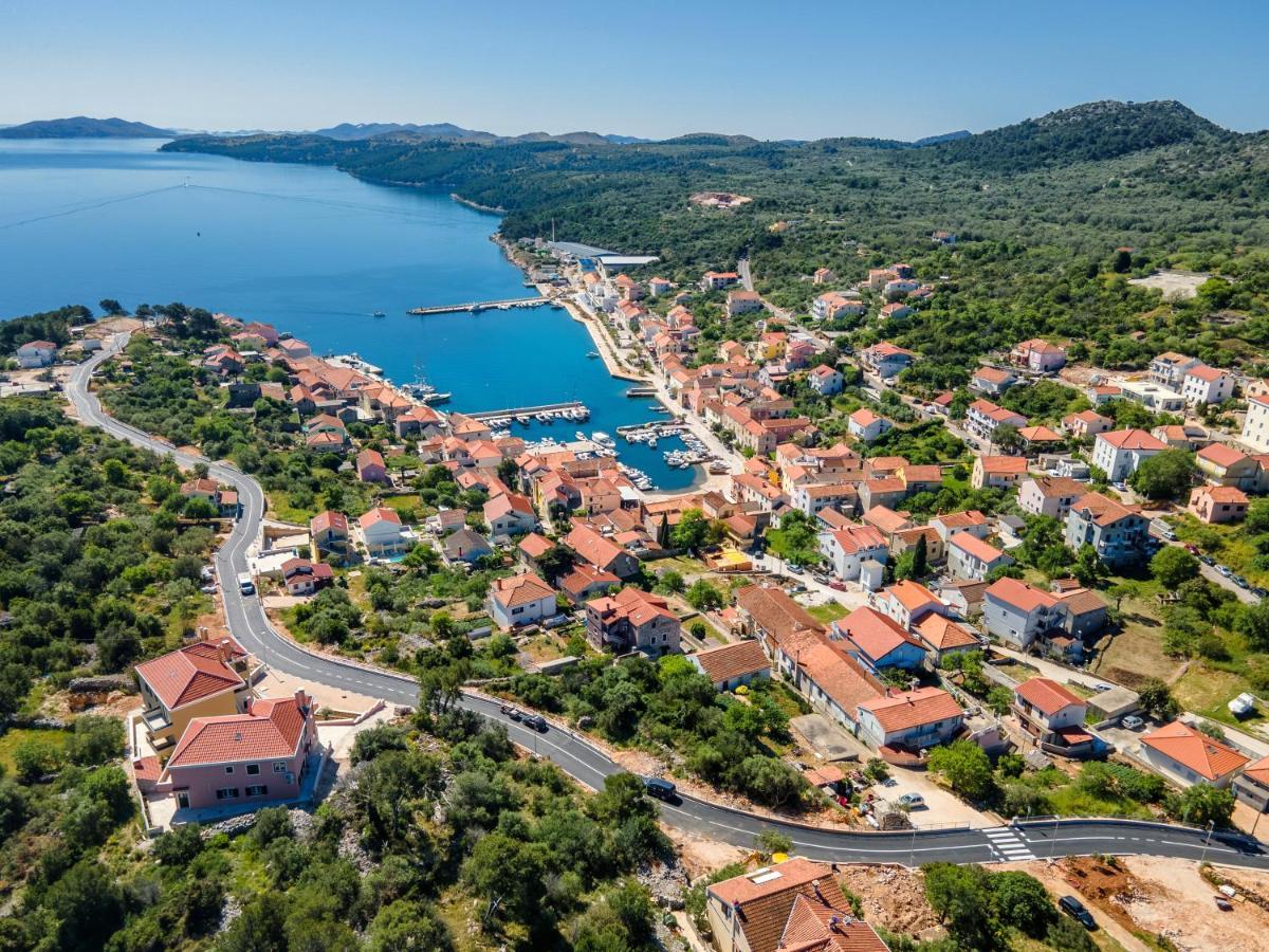 Teona Luxury With Jacuzzi And Garden View Apartment Sali