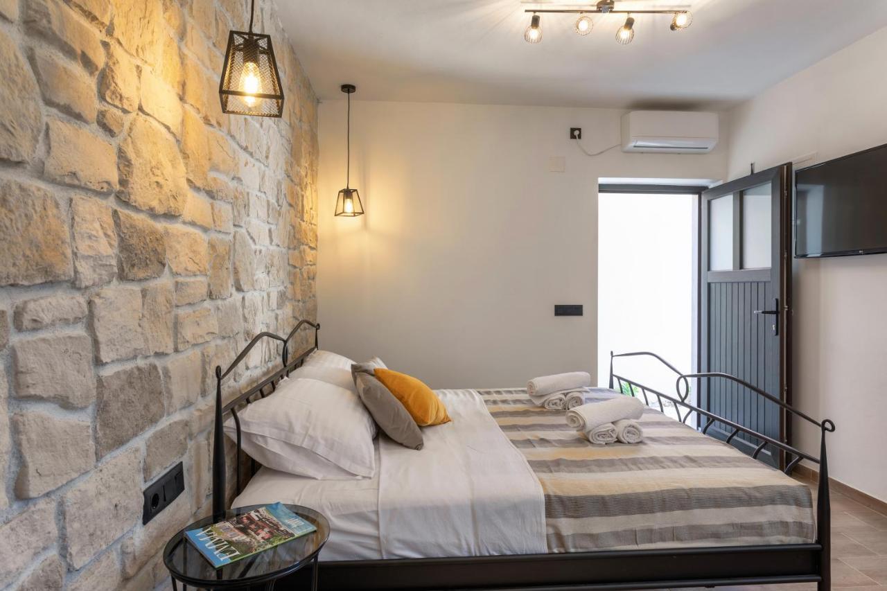 Apartment Teona Luxury With Jacuzzi And Garden View