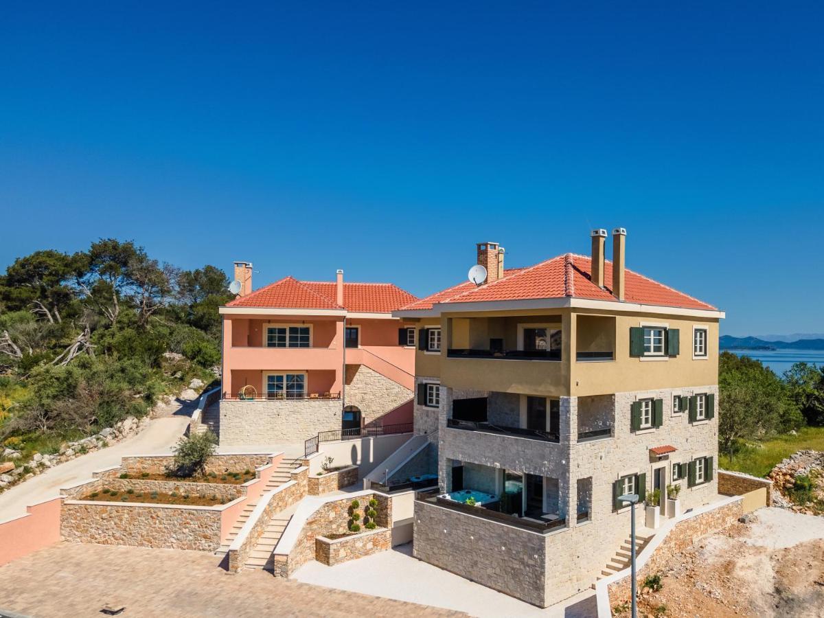 Apartment Teona Luxury With Jacuzzi And Garden View